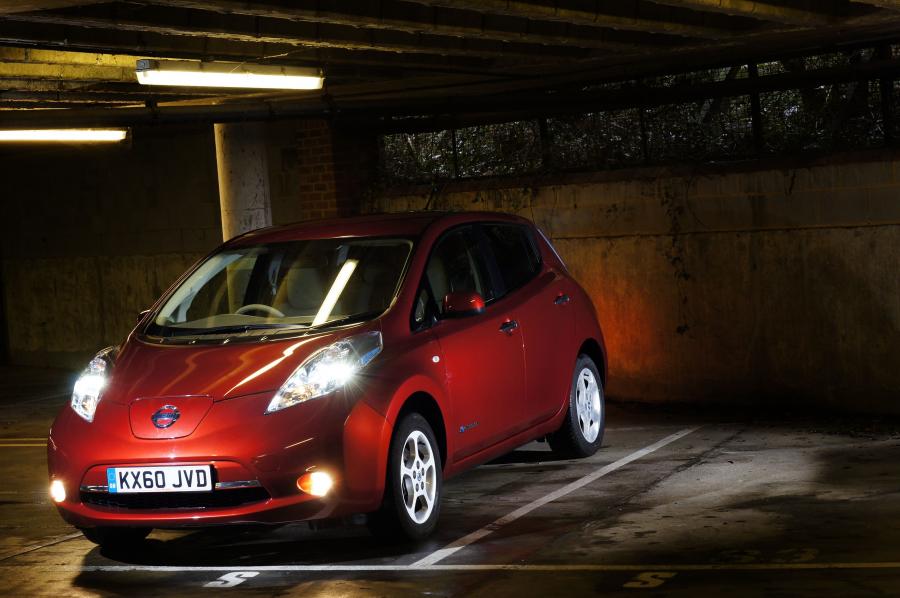  Nissan Leaf 2011 года  (UK) (фото 13 из 14)